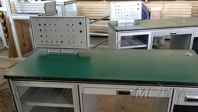 鈑金電器顯示屏鋁型材工作臺 二 鈑金電器顯示屏鋁型材工作臺 二