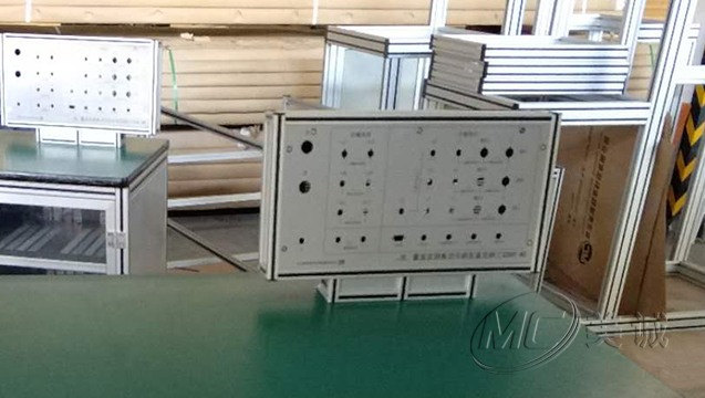 鈑金電器顯示屏鋁型材工作臺 三 鈑金電器顯示屏鋁型材工作臺 三