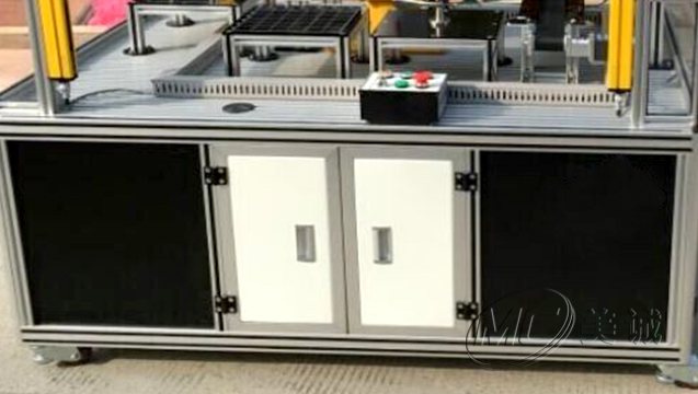 鋁型材機柜MC001 三 鋁型材機柜MC001 三