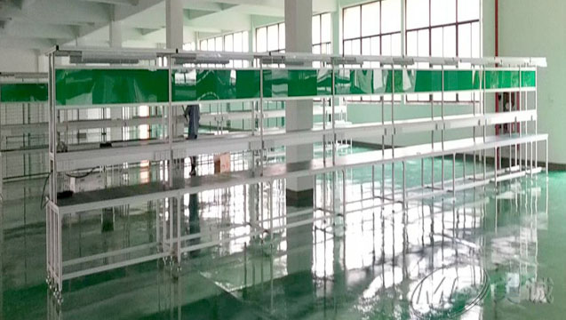 車間組裝工作臺. 車間組裝工作臺.