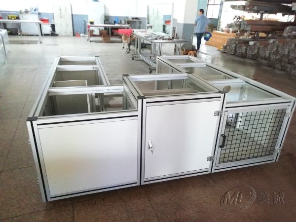 一個合格的鋁型材加工廠家需要哪些先進的設備？