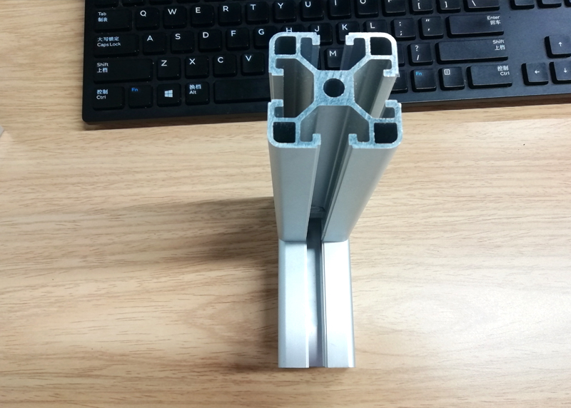 用內(nèi)置連接件連接 用內(nèi)置連接件連接