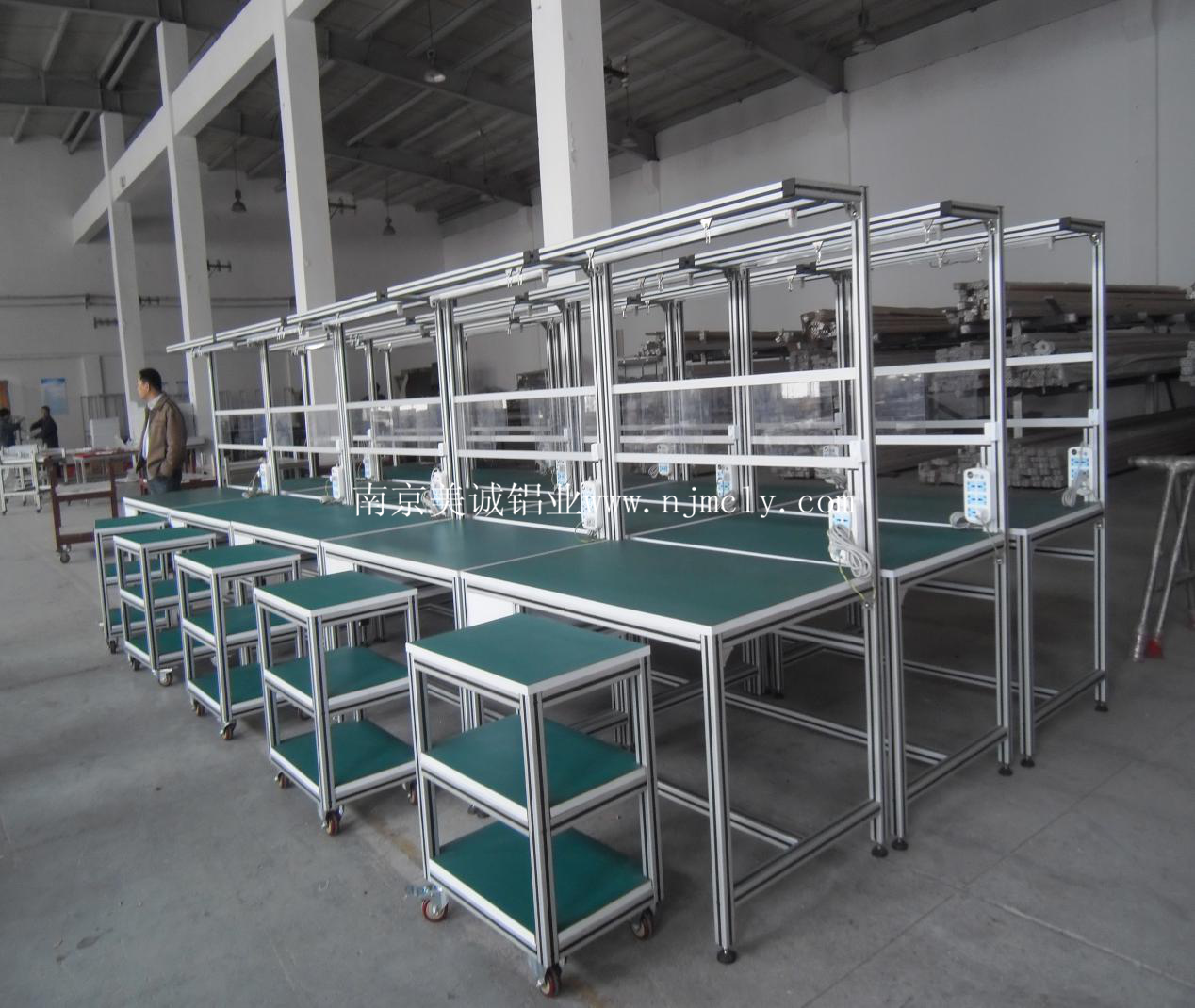 工作臺(tái)選用什么規(guī)格型材01 工作臺(tái)選用什么規(guī)格型材01